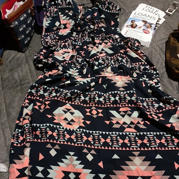 Vibrant dress - Picture 1 of 2